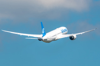 12AirEuropa B787 Takeoff 