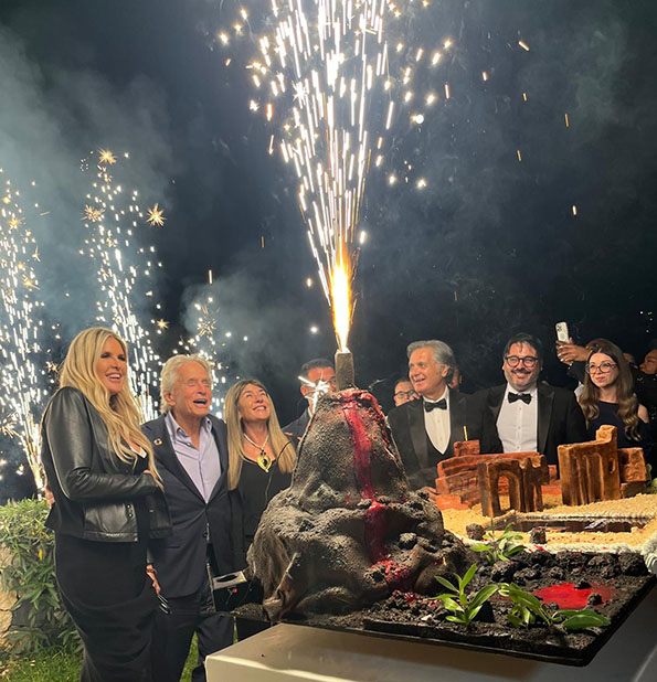21Massimo Pisciotta Michael Douglas e Tiziana Rocca torta