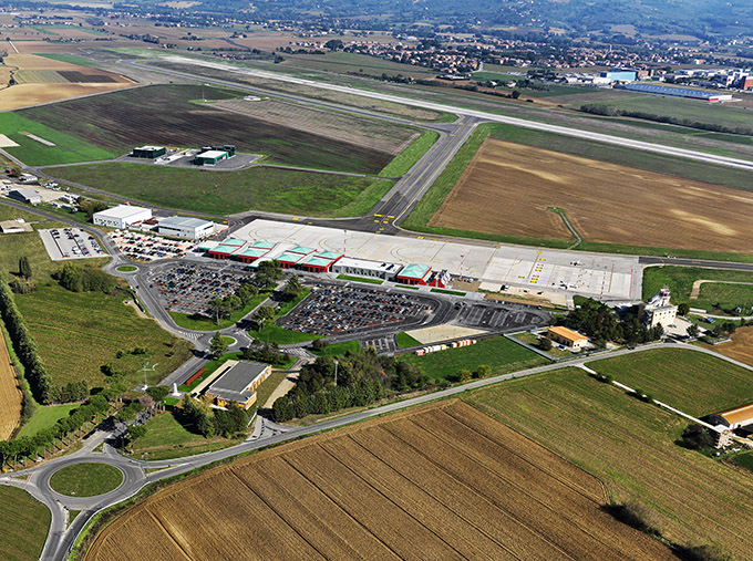 24Aeroporto dellUmbria
