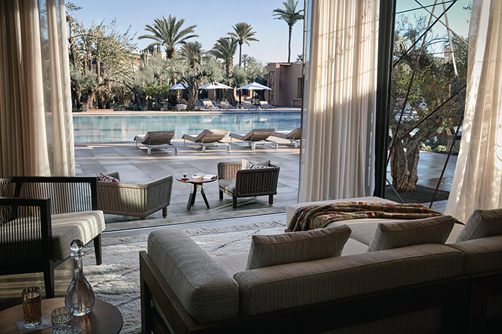 25royalmansourpool