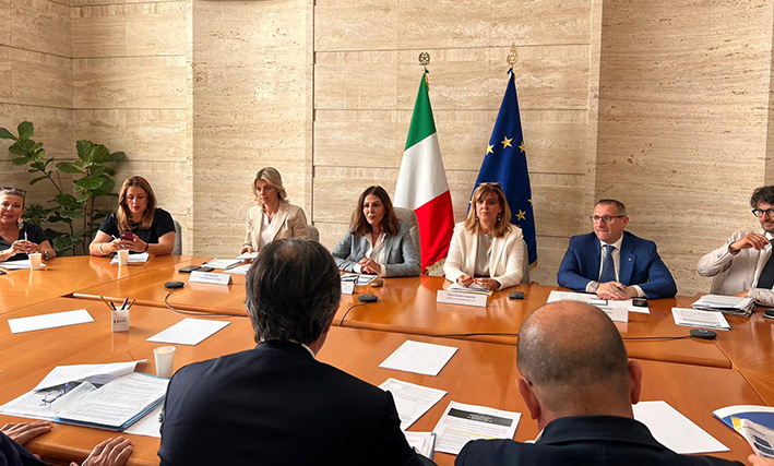 25tavolo con Ministro Santanche
