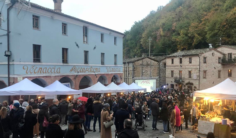 28Appassimenti aperti Serrapetronapiazza1