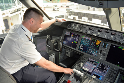 AirCanadaDreamlinercockpit15