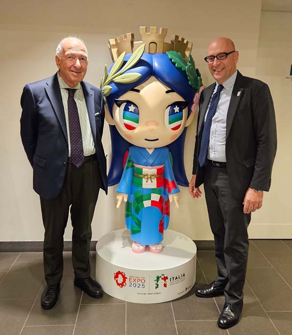 Mario Vattani con Angelo Serri e la mascotte Chan2